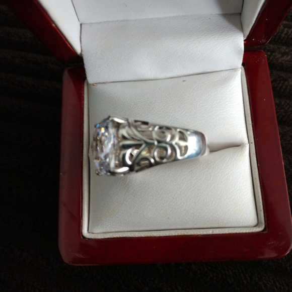 Sterling Silver Ring - Picture 2 of 5